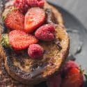 Recept Wentelteefjes met aardbeien en poedersuiker