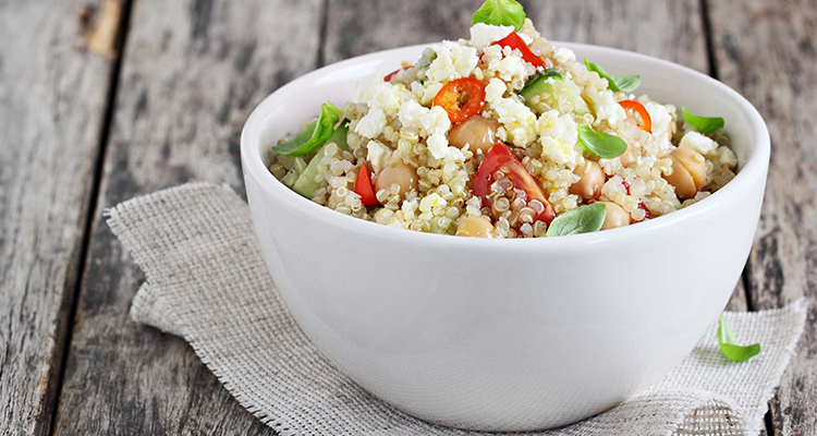 Quinoa salade met mango en munt