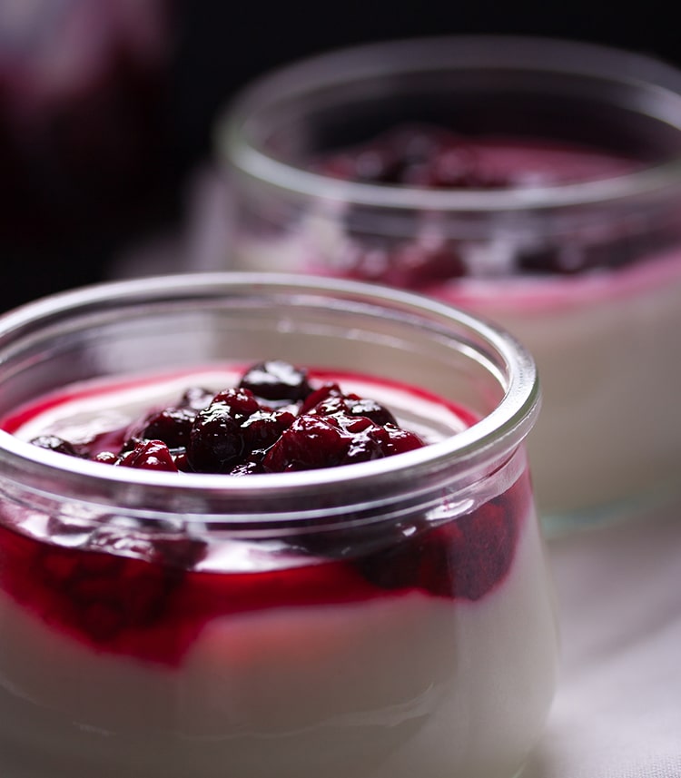 rood fruit met yoghurt